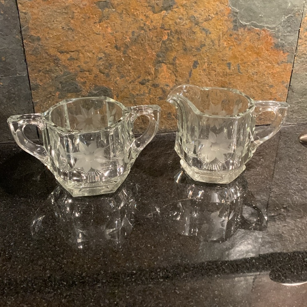 Vintage Etched Daisy/Floral Design Clear Glass Sugar Bowl - Picture 10 of 10